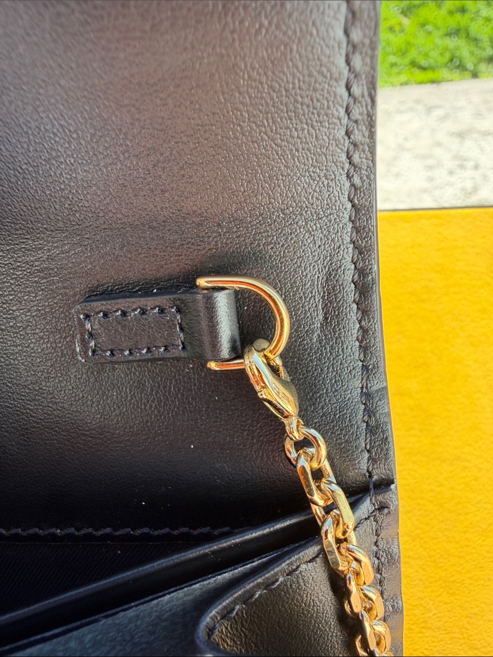 Fendi-FF Diamonds Continental Wallet on Chain,made of textured calfskin leather - Picture 14 of 15
